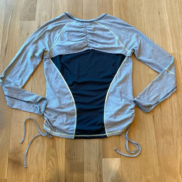 Lucy Tech Women’s Top Long Sleeved Ruched Thumbholes Grey Stripe Large - Picture 3 of 7